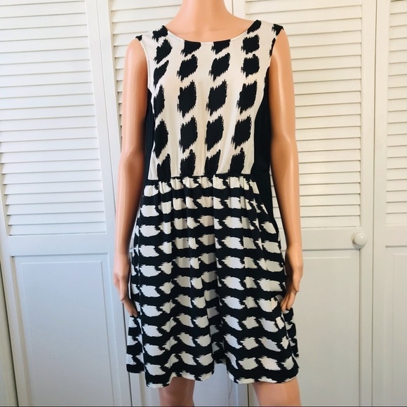 2/$50 SLENCE + NOISE Black White Printed Sleeveless Dress Size 10 - Picture 1 of 8